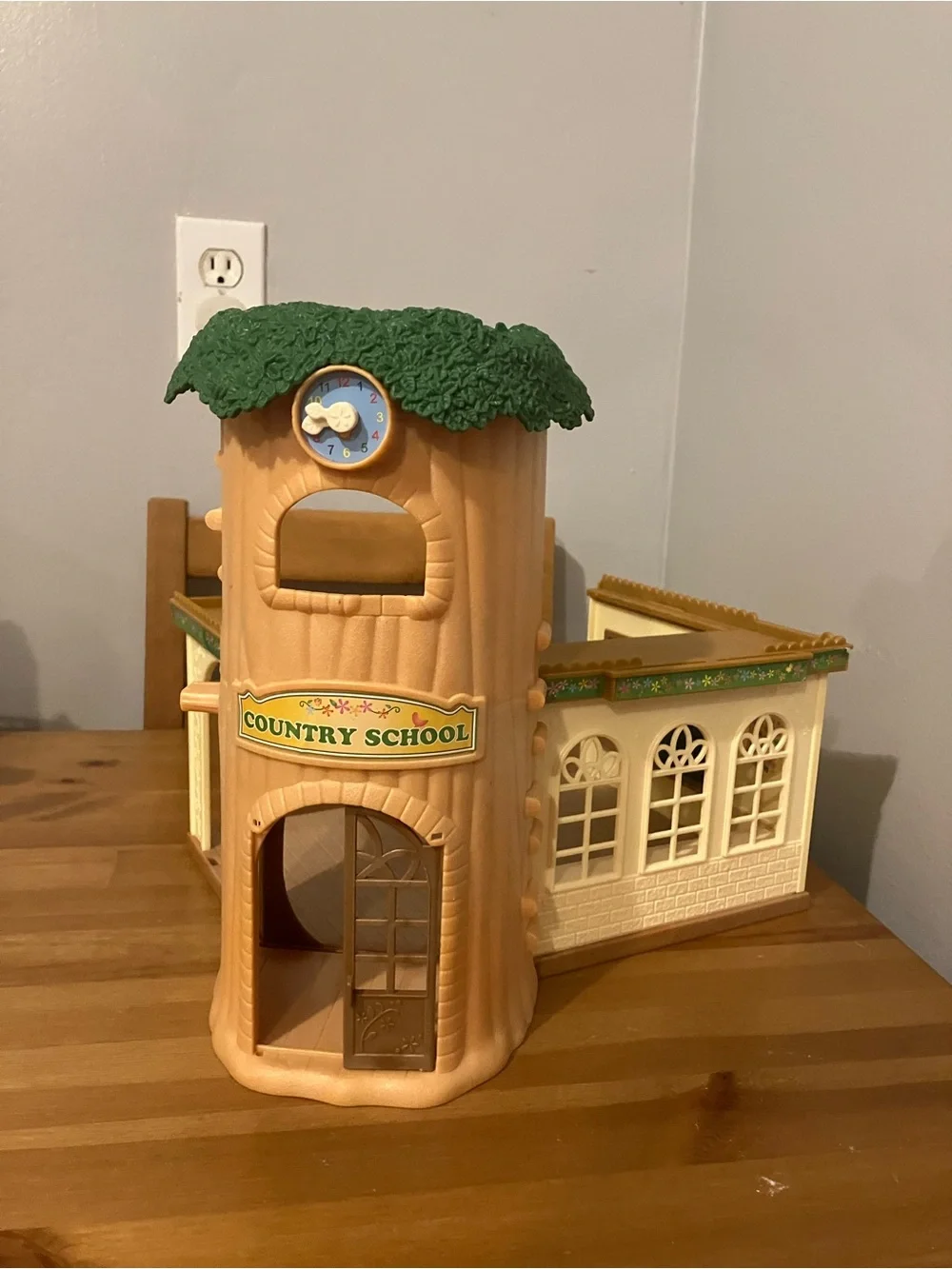 Calico Critters Sylvanian Families Country School Playset and Accessories